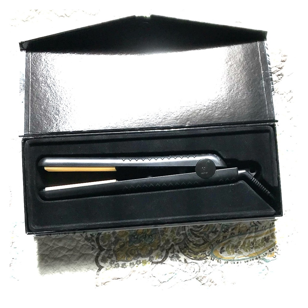 HerStyler Classic Forever hair straightener